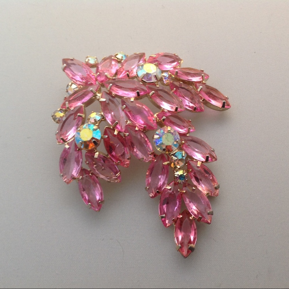 Vintage 60's pink crystal pin